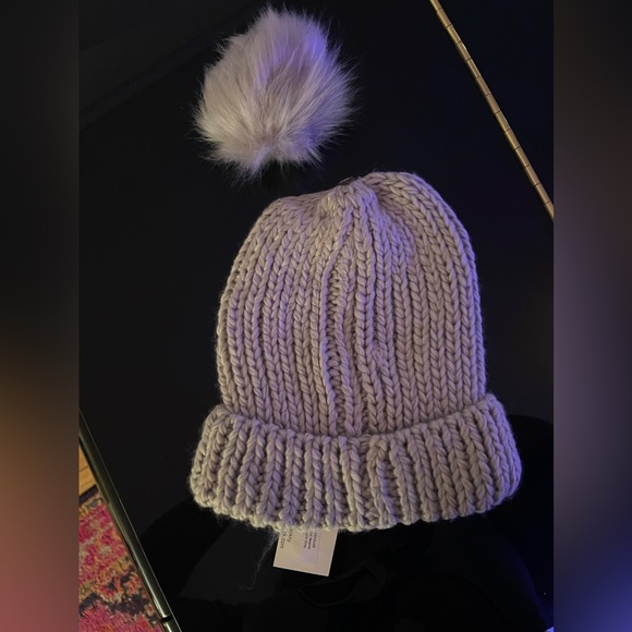 Hatattack- Revolve brand beanie- removable pompom - Picture 1 of 4